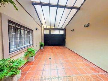Guardia Nacional 1894. Casa tres ambientes en lote propio. 98m2. Cochera, lavadero y terraza.