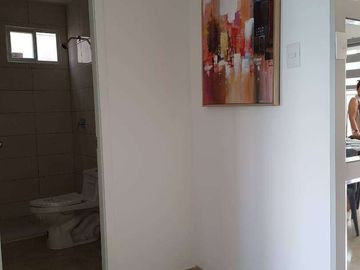 Venta de preciosa casa esquinera con acabados de lujo en urb. Casalaguna- a 5 minutos de Riocentro Dorado.