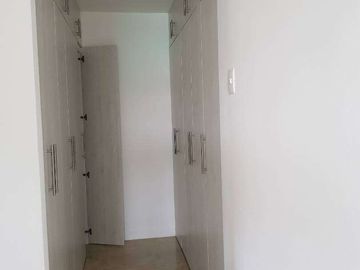 Venta de preciosa casa esquinera con acabados de lujo en urb. Casalaguna- a 5 minutos de Riocentro Dorado.