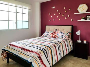 Venta de preciosa casa esquinera con acabados de lujo en urb. Casalaguna- a 5 minutos de Riocentro Dorado.