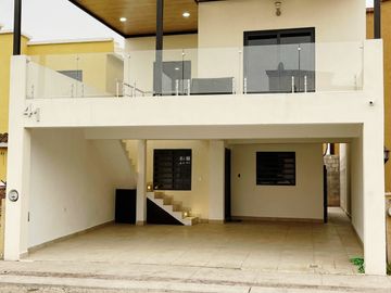 CASA EN VENTA EN VILLAS DE SAN LORENZO