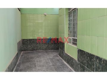 💰 Precio: $130,000 dólares – NEGOCIABLE
📍 Ubicación: Calle La Ladera 175 – Urbanización 3 de Octubre, Chiclayo
📐 Área: 160 m²
📄 Documentación en re