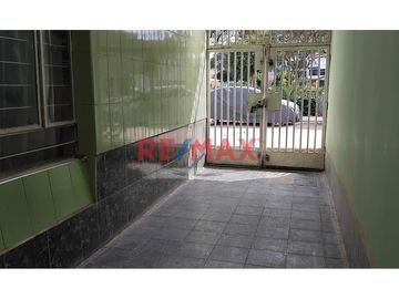 💰 Precio: $130,000 dólares – NEGOCIABLE
📍 Ubicación: Calle La Ladera 175 – Urbanización 3 de Octubre, Chiclayo
📐 Área: 160 m²
📄 Documentación en re