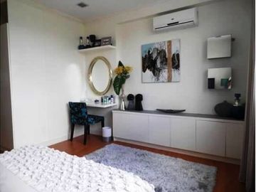 HOUSE AND LOT FOR SALE w/ 3 BR NEAR TIMOG PARK ANGELES CITY