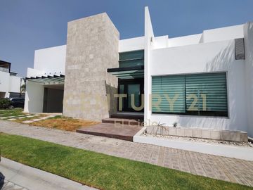 Casa residencial en venta cluster 999 Lomas de Angelópolis, Puebla.