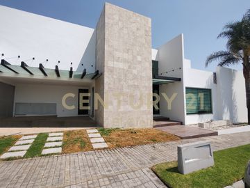 Casa residencial en venta cluster 999 Lomas de Angelópolis, Puebla.