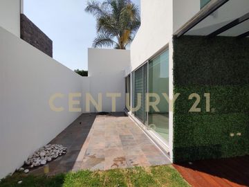 Casa residencial en venta cluster 999 Lomas de Angelópolis, Puebla.