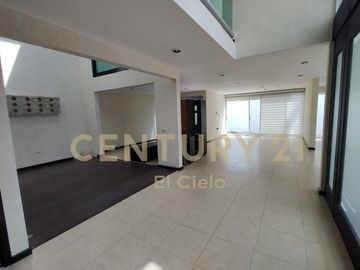 Casa residencial en venta cluster 999 Lomas de Angelópolis, Puebla.