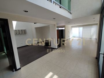 Casa residencial en venta cluster 999 Lomas de Angelópolis, Puebla.