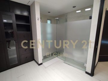 Casa residencial en venta cluster 999 Lomas de Angelópolis, Puebla.