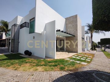 Casa residencial en venta cluster 999 Lomas de Angelópolis, Puebla.
