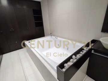 Casa residencial en venta cluster 999 Lomas de Angelópolis, Puebla.