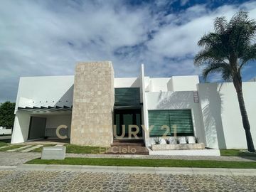 Casa residencial en venta cluster 999 Lomas de Angelópolis, Puebla.