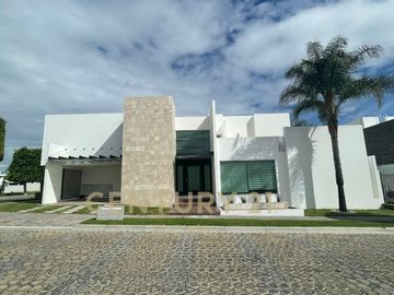 Casa residencial en venta cluster 999 Lomas de Angelópolis, Puebla.