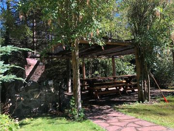 EN VENTA CHACRA CON DOS CASAS, QUINCHO Y GALPÓN CH-144