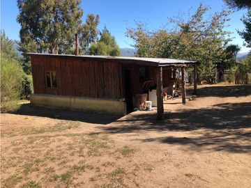 EN VENTA CHACRA CON DOS CASAS, QUINCHO Y GALPÓN CH-144