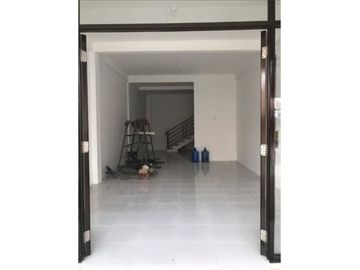 Ruko Ramai pengunjung Di galuh mas Karawang barat
