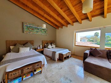 CASA EN VENTA, VALLE DE BRAVO
