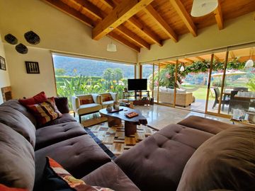 CASA EN VENTA, VALLE DE BRAVO