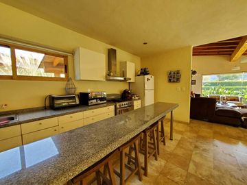 CASA EN VENTA, VALLE DE BRAVO