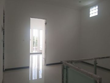 Di jual rumah baru jalan wisma permai tengah, surabaya