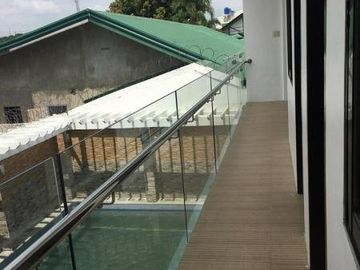 Modern and Beautiful House and Lot for Sale with Pool Locate