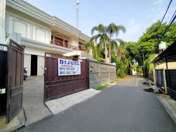 Single House di Pejaten dg Privat Pool Desain Klasik, Furnished HSE-A0541