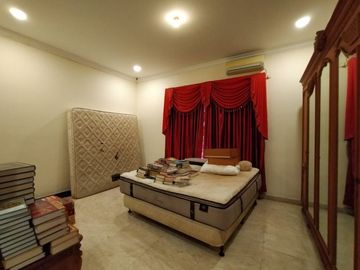 Single House di Pejaten dg Privat Pool Desain Klasik, Furnished HSE-A0541