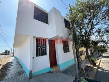 🌟🏡 ¡OPORTUNIDAD ÚNICA EN PUERTO MALABRIGO! 🏡🌟

Ubicada a dos cuadras de malecón con 3 fronteras. 

🔹 Área de Terreno: 216.10 m²
🔹 Área Construida