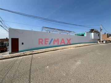 🌟🏡 ¡OPORTUNIDAD ÚNICA EN PUERTO MALABRIGO! 🏡🌟

Ubicada a dos cuadras de malecón con 3 fronteras. 

🔹 Área de Terreno: 216.10 m²
🔹 Área Construida