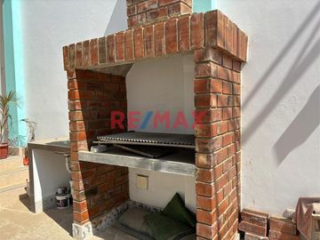 🌟🏡 ¡OPORTUNIDAD ÚNICA EN PUERTO MALABRIGO! 🏡🌟

Ubicada a dos cuadras de malecón con 3 fronteras. 

🔹 Área de Terreno: 216.10 m²
🔹 Área Construida