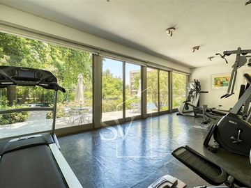 Espectacular departamento con amplios espacios y gran parque
