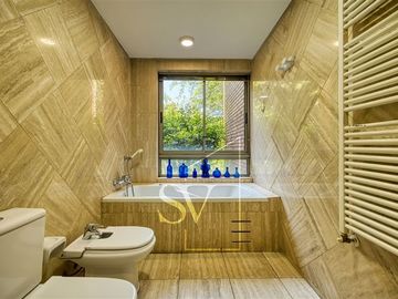 Espectacular departamento con amplios espacios y gran parque