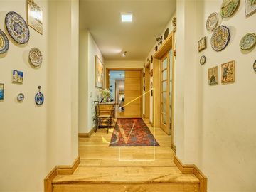Espectacular departamento con amplios espacios y gran parque