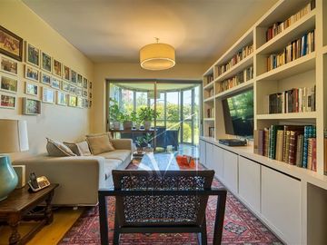 Espectacular departamento con amplios espacios y gran parque
