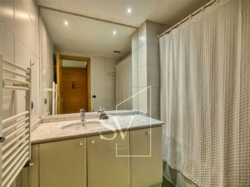 Espectacular departamento con amplios espacios y gran parque
