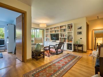 Espectacular departamento con amplios espacios y gran parque