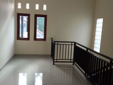 Dalam Lingkungan Nasionalis dan Asri Rumah Jogja 900 Meter Dari ADITV STATION Sleman