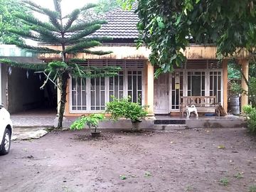 Rumah Halaman Luas dekat Jalan Raya Jogja Solo