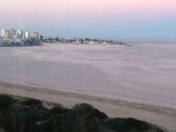 Dpto 3 Amb con Dependecia y Cochera en Playa Mansa - Punta del Este