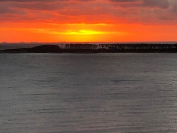 Dpto 3 Amb con Dependecia y Cochera en Playa Mansa - Punta del Este