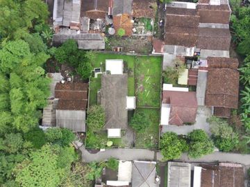 RUMAH DENGAN TANAH LUAS 800METER DARI JCM