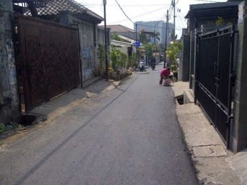 DIJUAL RUMAH + RUMAH KOST 19 KAMAR DEKAT DENGAN KAMPUS BINUS KBN JRK