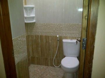 DIJUAL RUMAH + RUMAH KOST 19 KAMAR DEKAT DENGAN KAMPUS BINUS KBN JRK
