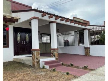SE VENDE CASA EN LAS CUMBRES
