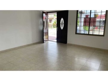 SE VENDE CASA EN LAS CUMBRES