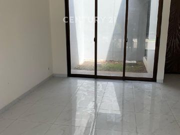 Disewakan Rumah 2 Lantai Siap Huni Di Suvarna Sutera Cikupa