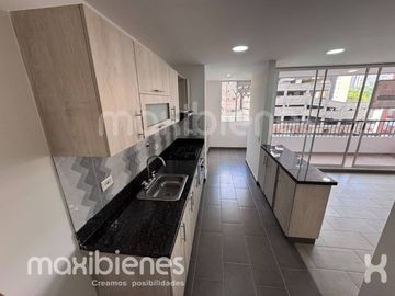 apartamento en arriendo en los colores. Cod A72698