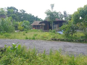 Tanah Pekarangan Bonus Limasan Kayu jati di Ngepring, Pakem