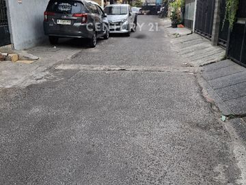 RUMAH SIAP HUNI NYAMAN 3 LANTAI AKSES JALAN 2 MOBIL